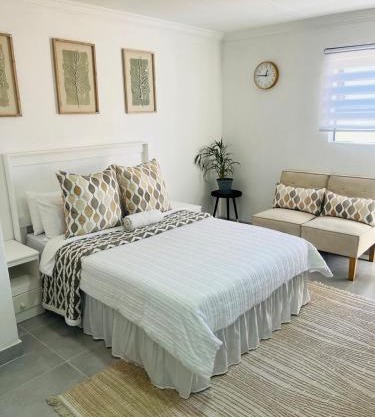 Stylish Studio in Hazel Park