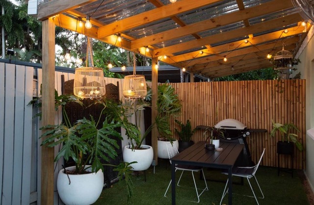 Stylish Tropical Retreat with Private Courtyard & Prime Location