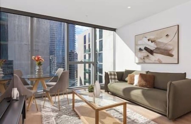Stylish & Vibrant Apt In Best Location w Gym, Pool