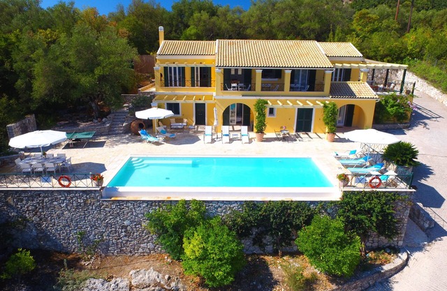 Stylish Villa and Large Infinity Pool (heating at extra cost) Stunning Views
