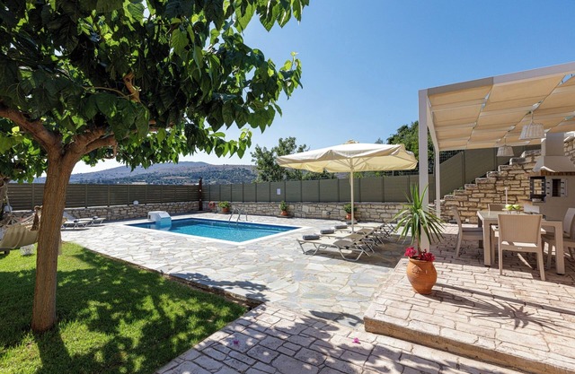 Stylish Villa with private pool, kids playground, ping pong table & BBQ area