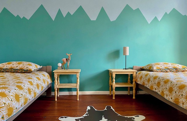 Stylish Village Retreat – 5 Min to Lake, Surrounded by Mountains & Nature