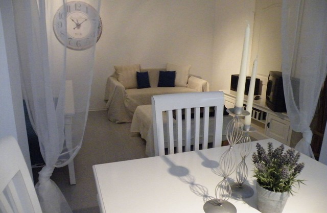 Stylishly furnished studio apartment near Limburg