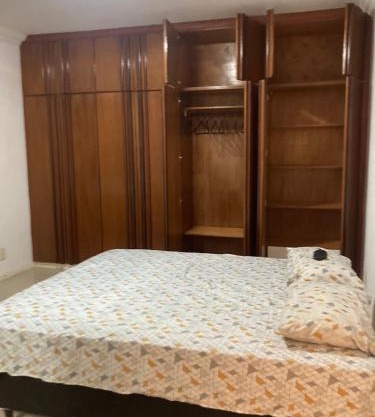 Suíte privativa com cama Queen em casa ampla e confortável em casa compartilhada