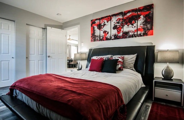 Suburban Dream 3-Bedroom Home - 18 mins to STL