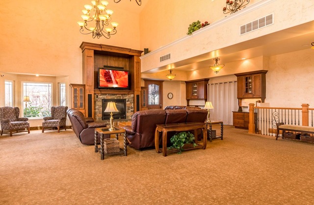 Suburban Retreat at the Foot of the Rockies: Sleeps 24+