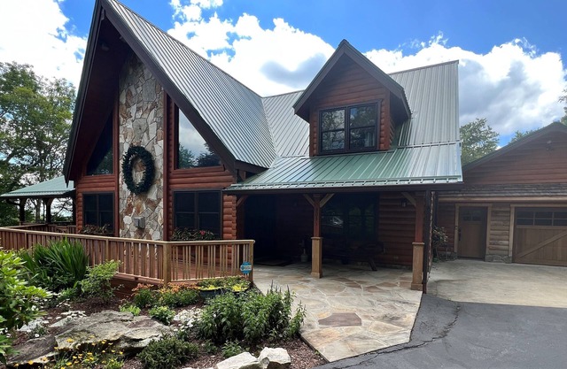 Sugar Mountain High is a luxury mountain log home