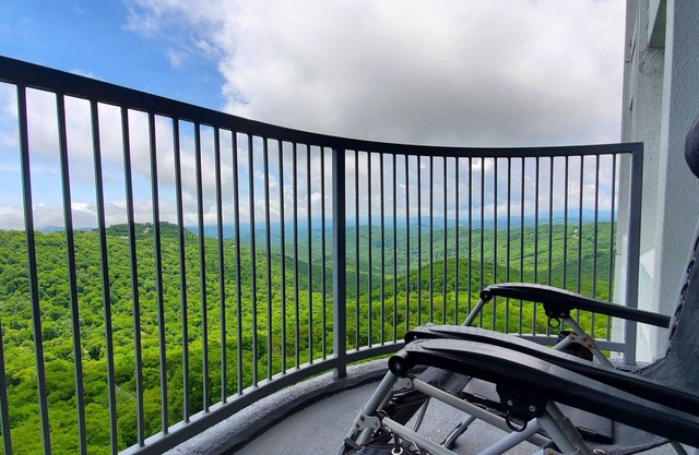Sugartop Resort 6th-Floor Corner Condo: Breathtaking Mountain Views - 2BR