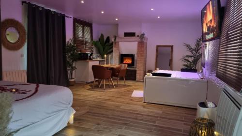 Suite de charme avec JACUZZI illimité et jardin privatif