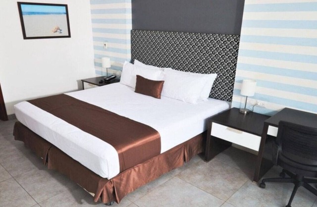 Suite Matrimonial King and living Room at VPX Hotel