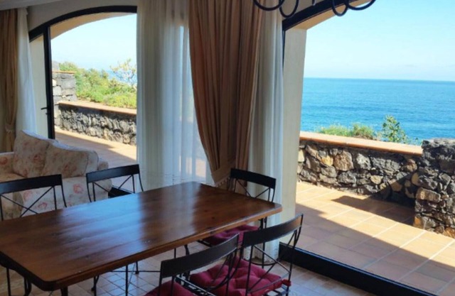 Suite on cliff with fabulous sea views, terrace and pool