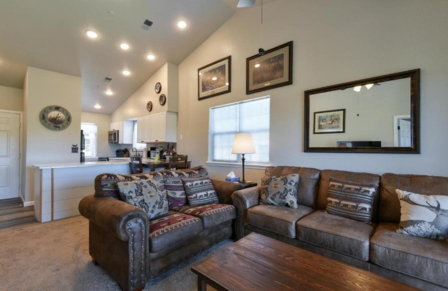 Suite Outlook - Resort Amenities - Penthouse - Close to Downtown - UPDATED