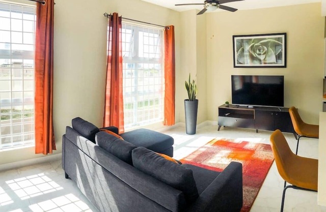 Suite Tangerine Classy & Conveniently Located