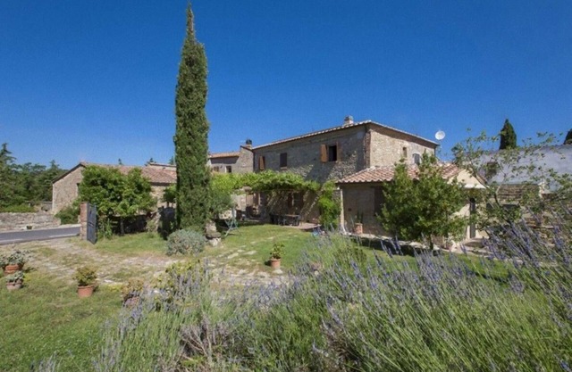 Suite with garden view. an intimate nest for a couple