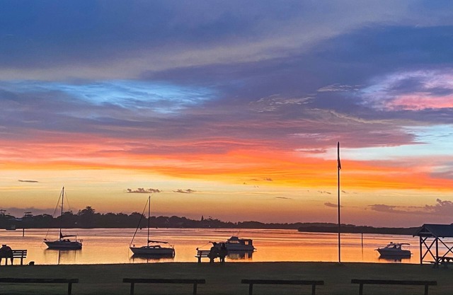 Summer Bay Sunsets - Pet Friendly