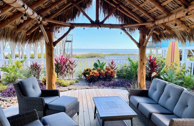 Summer Beachside Retreat I 5BR I TIKI BAR I Sleeps 15 I Ocean Views I Pets