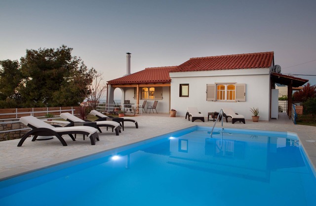 Summer Breeze House * with private pool * private parking *