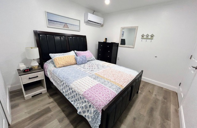 Summer Breezes Holiday: A Charming Suite Near Florida's Best Beaches