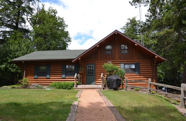 Summer Special! 20% discount on week stay! Log Home on Cisco Chain of Lakes