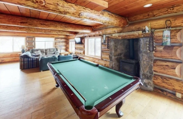 Summit Peaks LodgenSleeps 14nPet friendlynIncredible Views, Close to ski resort