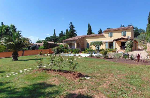 Sumptuous holiday home with peaceful pool on 5000m2