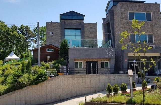 Sun and moon pension