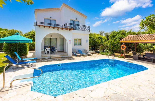 Sun Beach Villa - Two Bedroom Villa, Sleeps 6