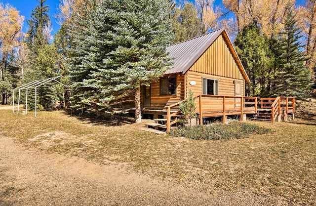 Sun-Lit Orangeville Cabin w/River Access!