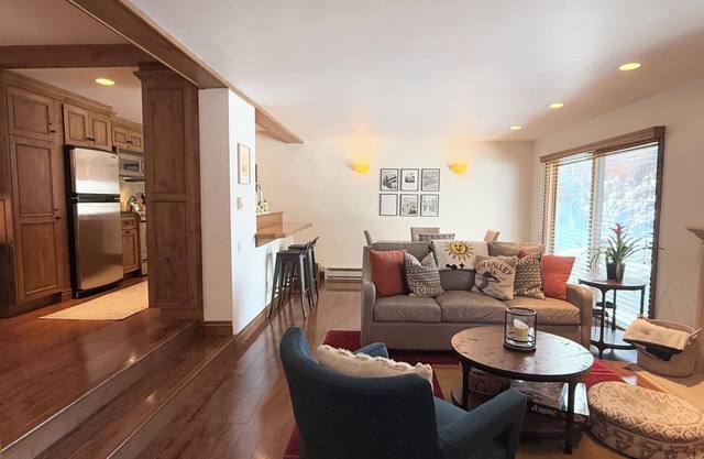 Sun Valley Amenities! Remodeled ski in-ski out condo with pool and hot tub!