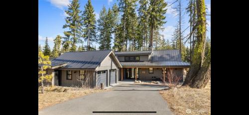 Suncadia 4 Bdrm Home located within the heart of the Resort