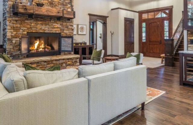 Suncadia 5 Bdrm Elegant Home near Golf Course, Covered Patio and Hot Tub