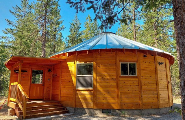 Sunflower Yurt - Mazama special place