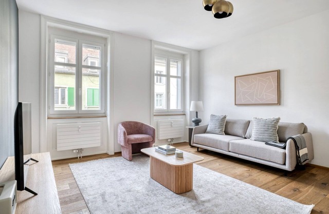 Sunlit Matthäus 3 Room w/Storage, nr Market, by Blueground
