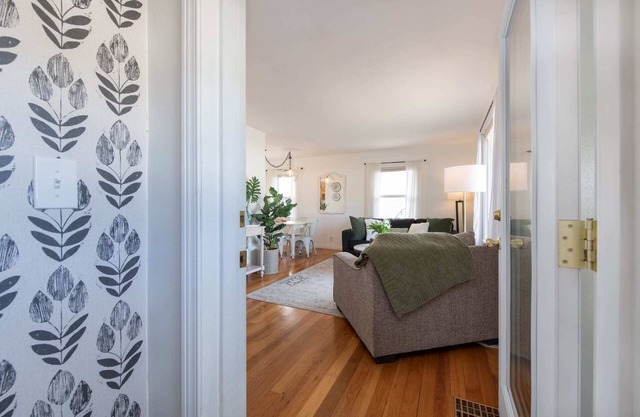 Sunlit Scandi House - Large Yard, Great Location!