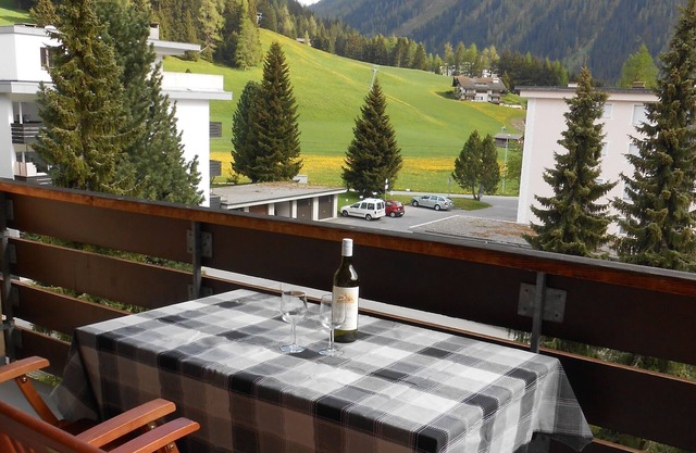 Sunny 3.5 room apartment in a quiet but central location