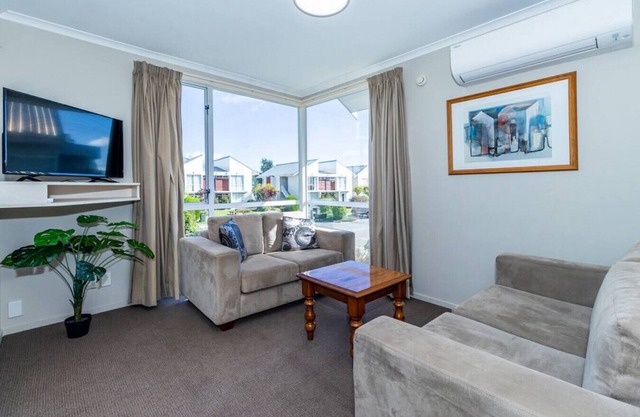 Sunny Apartment | No Guest Fees