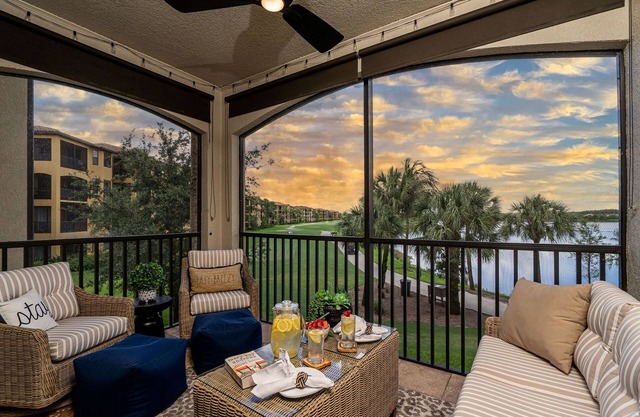 Sunny Bonita Springs Retreat, Golf, Fitness & Pools only 8-10 miles to beaches