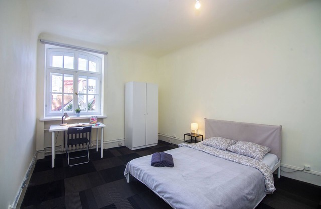 Sunny central 4 bedroom flat