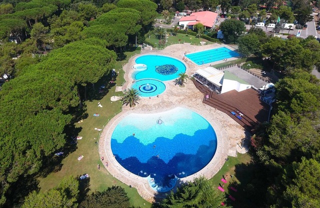 Sunny Chalet in Baia Domizia