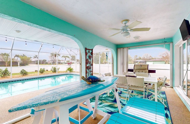 Sunny charmer with enclosed pool, grill, smart TVs, & central AC - dog-friendly