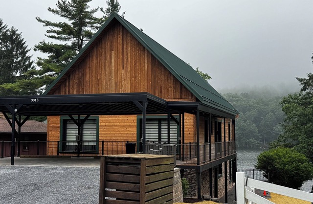 Sunny Escape 2 - A new era for a familiar lake front home