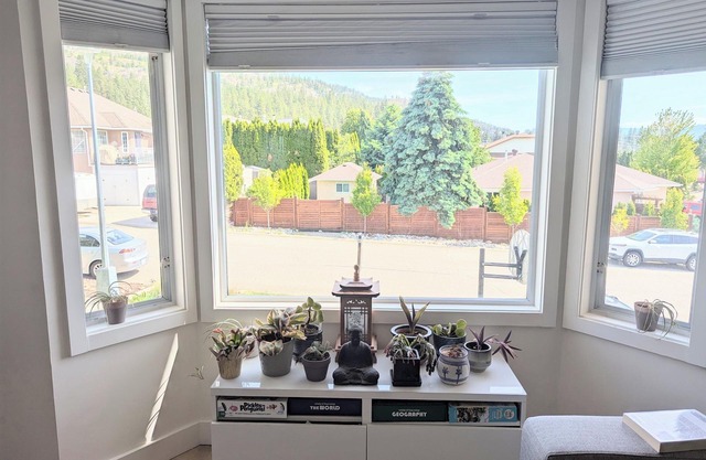 Sunny escape with lake view in Penticton
