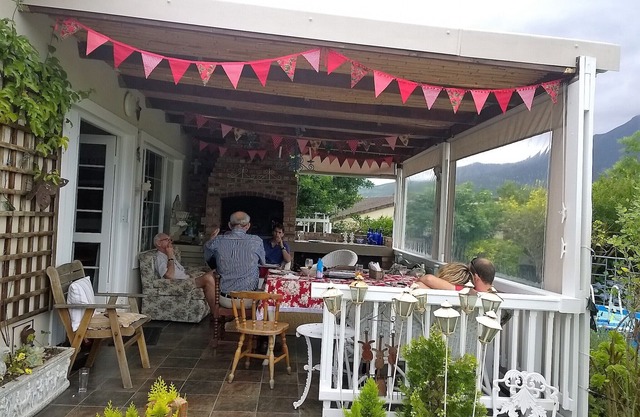 Sunny, family-friendly house with stunning views of the Outeniqua mountains.
