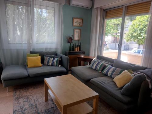 Sunny Family Home By The Beach