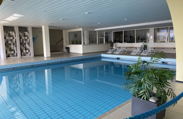 Sunny, modern apartment with swimming pool, sauna, W-lan, Feldberg view