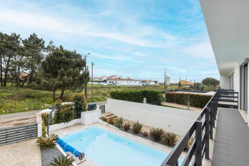 Sunny Paradise W/Pool by LovelyStay