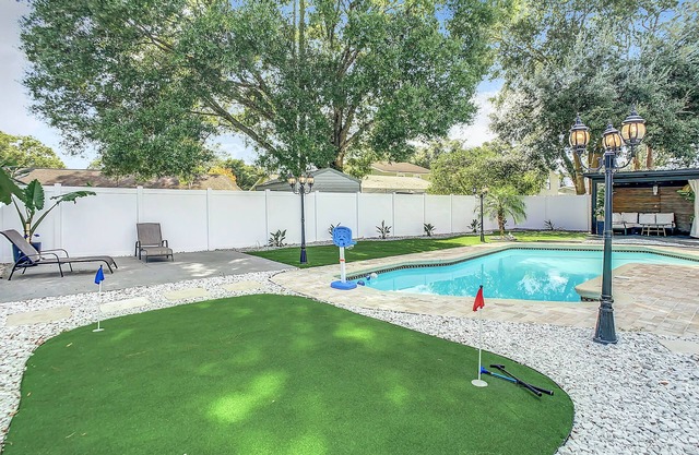 “Sunny Retreat” Pool & mini Golf
