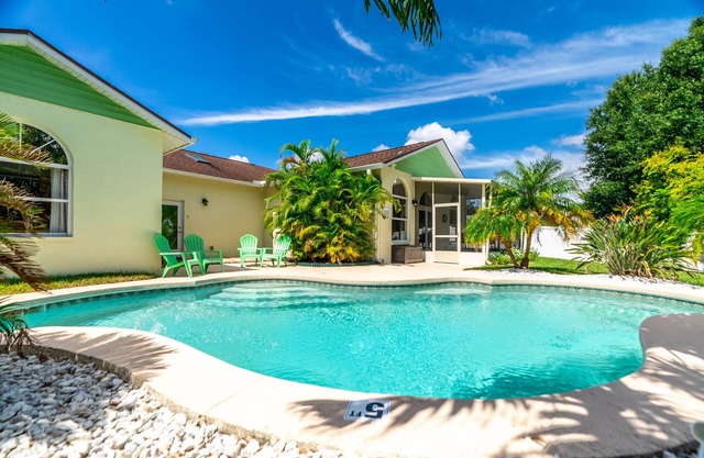 Sunny Tampa: 3BR, Heated Pool