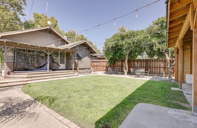 Sunny Turlock Cottage Walk to Downtown!