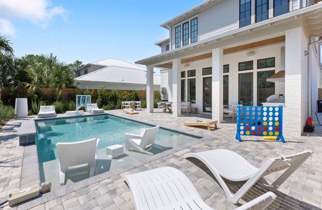 Sunnyside Escape - New Luxury Beach House! PETS Welcome, Heated Pool, Games